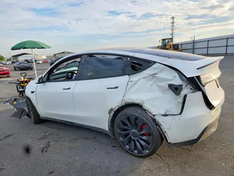 7SAYGDEF8NF406624 — 2022 Tesla Model Y, фото 2 з Copart 26.10.2026, Передня частина