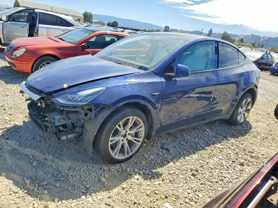 7SAYGAEE3NF493127 Tesla Model Y 2022 — Front end damage, before-repair photo