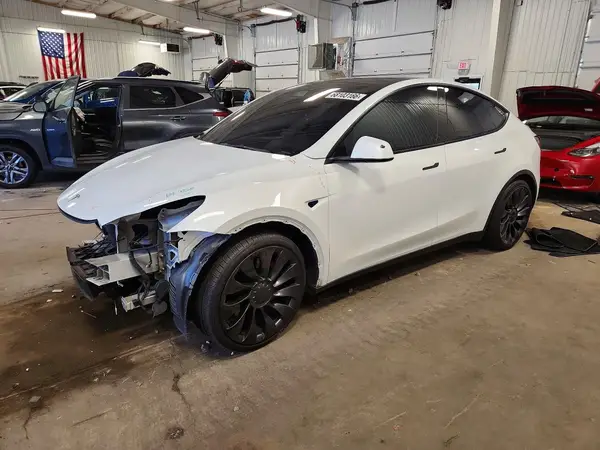 7SAYGDEF8NF524110 — 2022 Tesla Model Y, Передняя часть (Front End), фото до ремонта