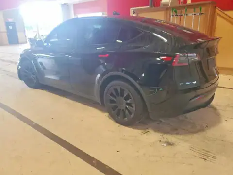 7SAYGAEE1NF379367 — 2022 Tesla Model Y, фото 2 с аукциона Copart, ПЕРЕДНЯЯ ЧАСТЬ