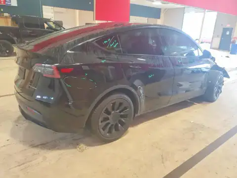 7SAYGAEE1NF379367 — 2022 Tesla Model Y, фото 3 с аукциона Copart, ПЕРЕДНЯЯ ЧАСТЬ