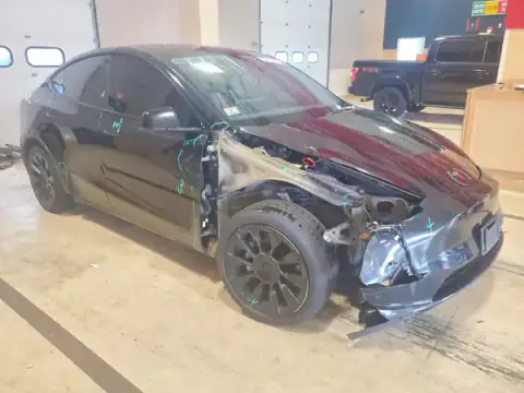 7SAYGAEE1NF379367 — 2022 Tesla Model Y, фото 4 с аукциона Copart, ПЕРЕДНЯЯ ЧАСТЬ