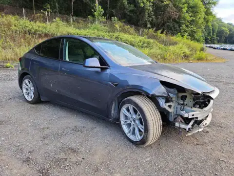 7SAYGAEE7NF419807 — 2022 Tesla Model Y, ფოტო 4, Copart 21.09.2026, წინა ნაწილი