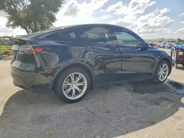 7SAYGDEE9NF427618 — 2022 Tesla Model Y, фото 3 с аукциона Copart 08.10.2026, Передняя часть