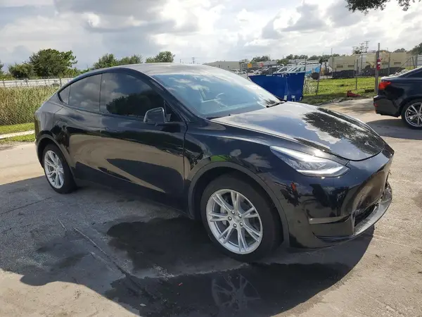 7SAYGDEE9NF427618 — 2022 Tesla Model Y, фото 4 с аукциона Copart 08.10.2026, Передняя часть