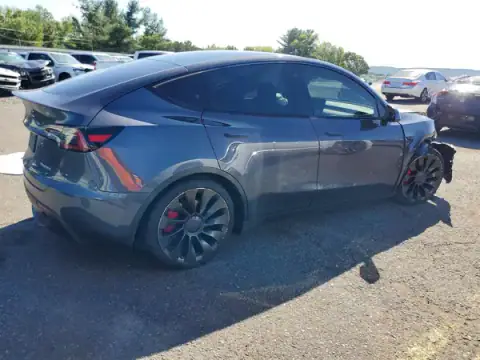 7SAYGDEF2NF396348 — 2022 Tesla Model Y, фото 3 с аукциона Copart, ПЕРЕДНЯЯ ЧАСТЬ
