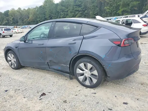 7SAYGDEE1NA005548 — 2022 Tesla Model Y, photo 2 from Copart, Side