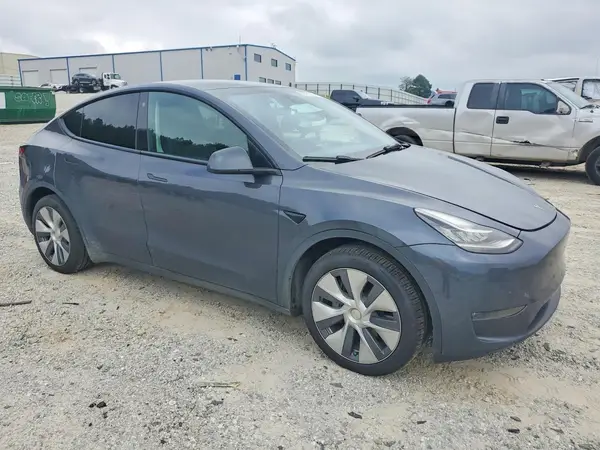 7SAYGDEE1NA005548 — 2022 Tesla Model Y, photo 4 from Copart, Side