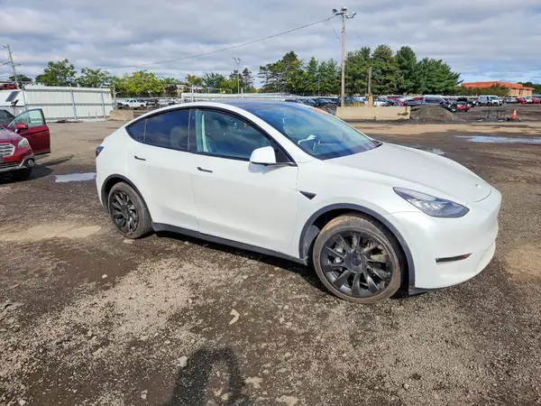 7SAYGDEE1NA020681 — 2022 Tesla Model Y, фото 4 с аукциона Copart, Подтопление