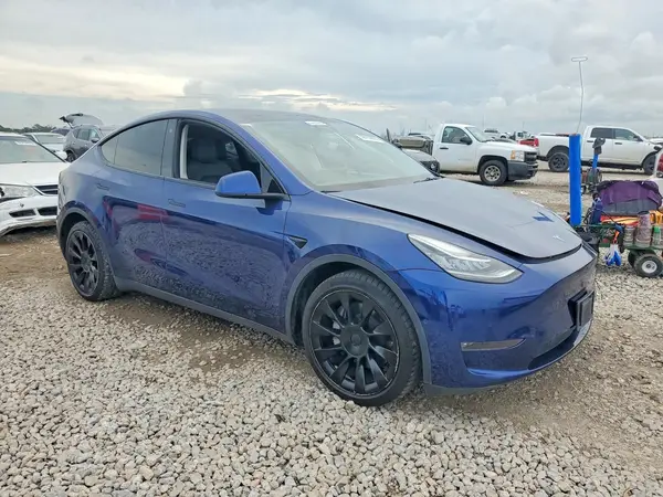 7SAYGDEE2NF480824 — 2022 Tesla Model Y, фото 4 с аукциона Copart 01.10.2026, Мелкие вмятины и царапины
