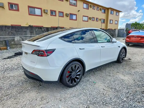 7SAYGDEF4NF322736 — 2022 Tesla Model Y, фото 3 с аукциона Copart, Подтопление