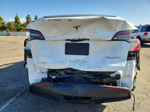 7SAYGDEF8NF533891 — 2022 Tesla Model Y, Задня частина, фото до ремонту