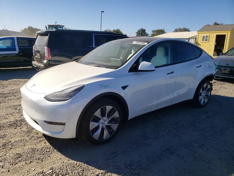 2022 Tesla Model Y VIN 7SAYGDEE0NF355028 фото 1