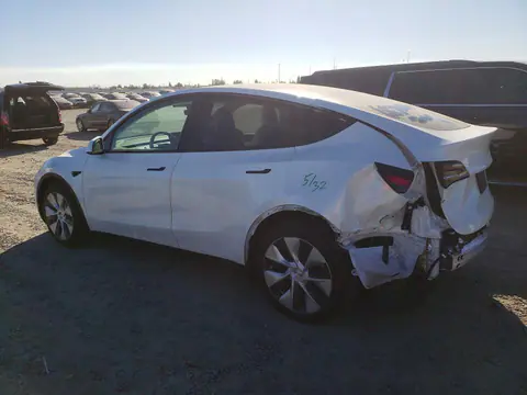 2022 Tesla Model Y VIN 7SAYGDEE0NF355028 фото 2