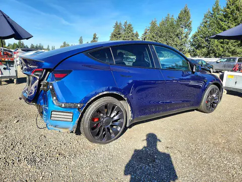 2022 Tesla Model Y VIN 7SAYGDEF3NF365867 фото 3