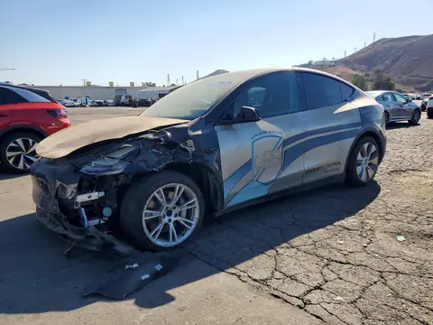 7SAYGDEE3NF380389 — 2022 Tesla Model Y, წინა ნაწილი (Front End), ფოტოები შეკეთებამდე
