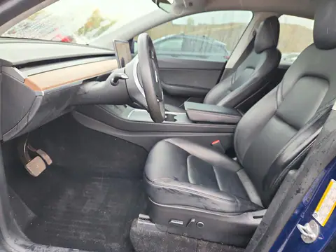 7SAYGDEE8NF323332 — 2022 Tesla Model Y, zdjęcie 7 z Copart, Bok