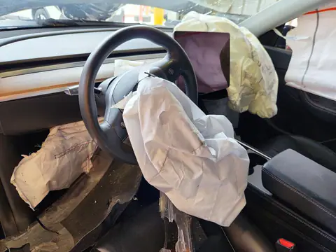 7SAYGDEE7NF329932 — 2022 Tesla Model Y, zdjęcie 8 z Copart, Przód