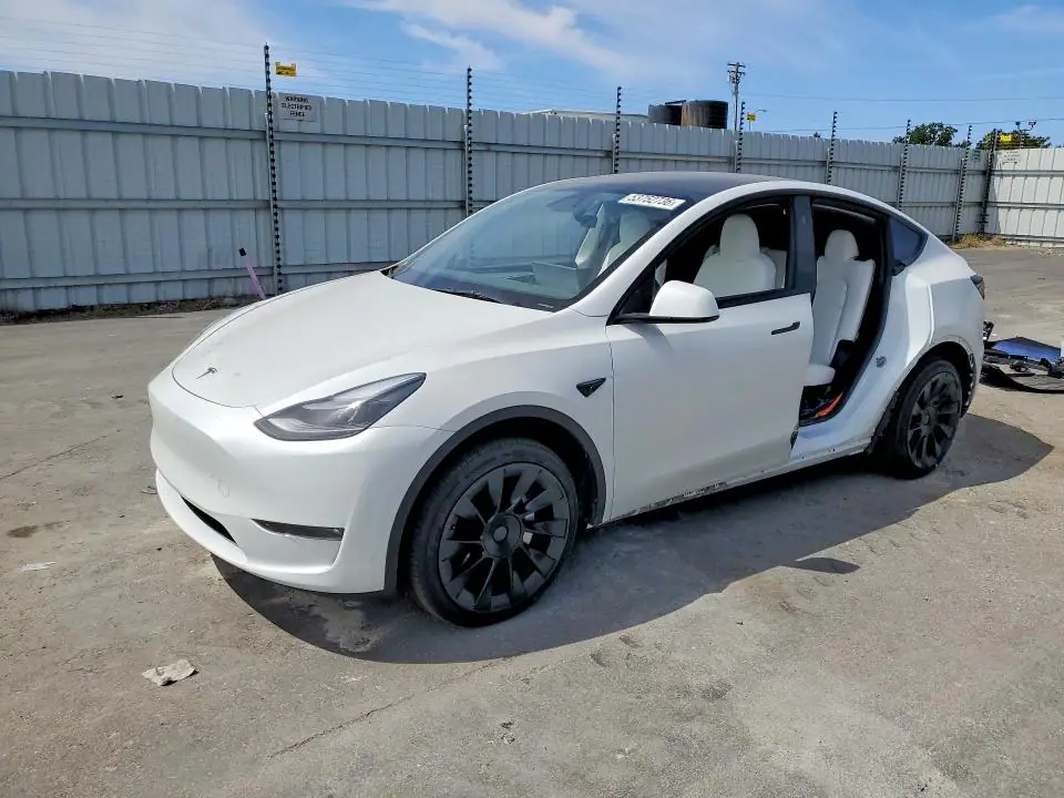 7SAYGDEE8PF909564 Tesla Model Y 2023 — повреждение Боковая часть, фото до ремонта