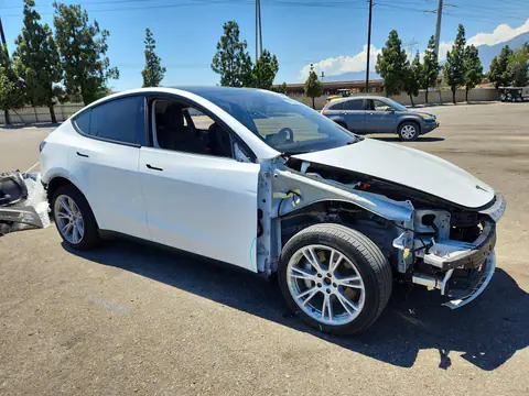 7SAYGDEE1PA180093 — 2023 Tesla Model Y, zdjęcie 4 z Copart 15.10.2026, Zdemontowane części