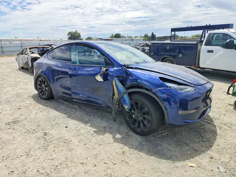 2023 Tesla Model Y VIN 7SAYGDEE8PF900461 фото 4