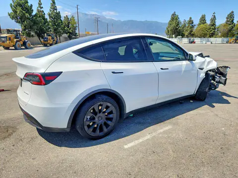 2023 Tesla Model Y VIN 7SAYGAEE6PF697231 фото 3