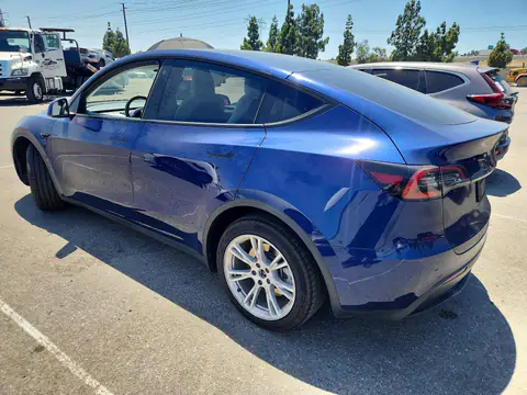 7SAYGDEE6PF586700 — 2023 Tesla Model Y, фото 2 с аукциона Copart 29.09.2026, Боковая часть