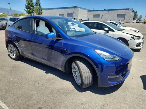 7SAYGDEE6PF586700 — 2023 Tesla Model Y, фото 4 с аукциона Copart 29.09.2026, Боковая часть