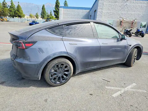 7SAYGDEE9PF960426 — 2023 Tesla Model Y, zdjęcie 3 z Copart 20.10.2026, Uszkodzenia dookoła