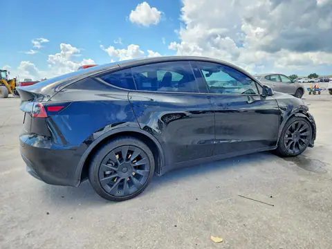 7SAYGDEE1PA158725 — 2023 Tesla Model Y, zdjęcie 3 z Copart 30.09.2026, Przód