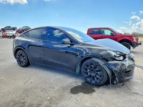 7SAYGDEE1PA158725 — 2023 Tesla Model Y, zdjęcie 4 z Copart 30.09.2026, Przód