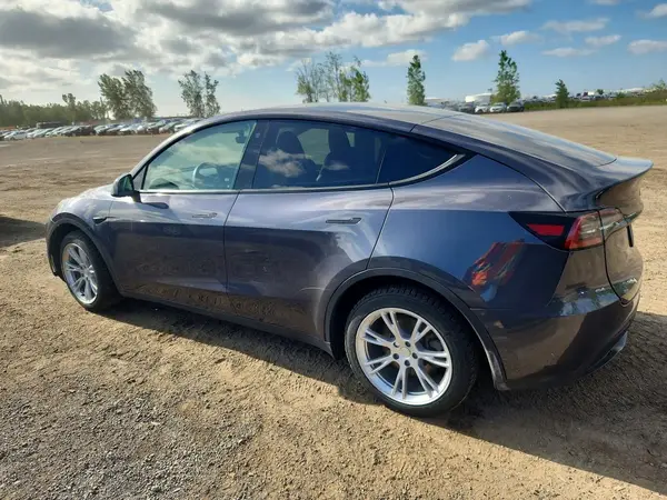 LRWYGDFD6PC221138 — 2023 Tesla Model Y, фото 2 с аукциона Copart 06.10.2026, Боковая часть