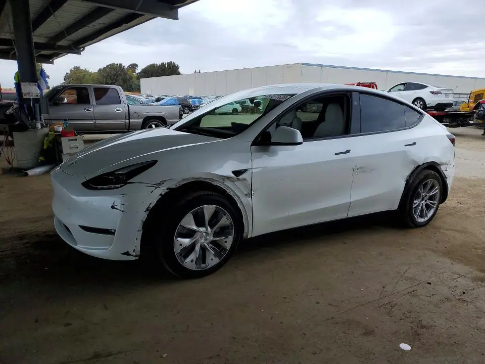 7SAYGDEE3PF967484 Tesla Model Y 2023 — повреждение Боковая часть, фото до ремонта