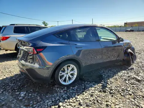 7SAYGDEE5PF872568 — 2023 Tesla Model Y, ფოტო 3, Copart 21.10.2026, გვერდითი ნაწილი