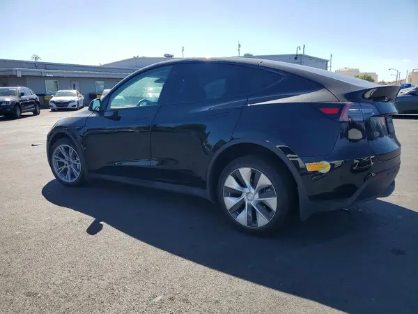 7SAYGDEE7PF588231 — 2023 Tesla Model Y, zdjęcie 2 z Copart 30.09.2026, Przód