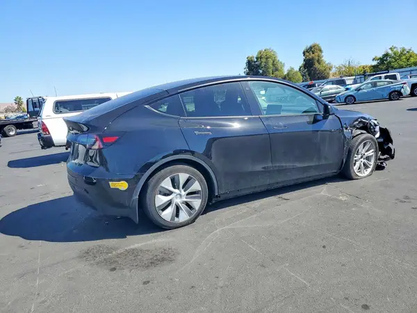 7SAYGDEE7PF588231 — 2023 Tesla Model Y, zdjęcie 3 z Copart 30.09.2026, Przód