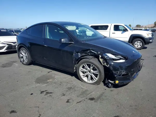 7SAYGDEE7PF588231 — 2023 Tesla Model Y, zdjęcie 4 z Copart 30.09.2026, Przód