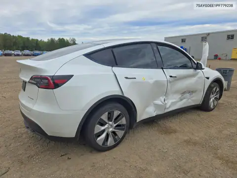 7SAYGDEE1PF779238 — 2023 Tesla Model Y, zdjęcie 3 z Copart 27.10.2026, Bok