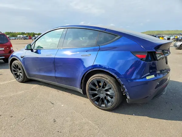 7SAYGDEE3PF754423 — 2023 Tesla Model Y, фото 2 с аукциона Copart, Передняя часть