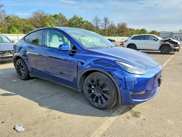 7SAYGDEE3PF754423 — 2023 Tesla Model Y, фото 4 с аукциона Copart, Передняя часть