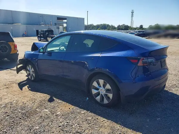 7SAYGAEE0PF703654 — 2023 Tesla Model Y, фото 2 с аукциона Copart, Передняя часть
