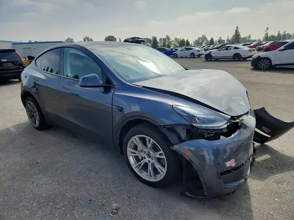 7SAYGDEE3PA211067 — 2023 Tesla Model Y, фото 4 с аукциона Copart, Передняя часть