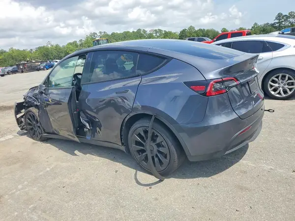 7SAYGDEE7PF747099 — 2023 Tesla Model Y, фото 2 с аукциона Copart, Боковая часть