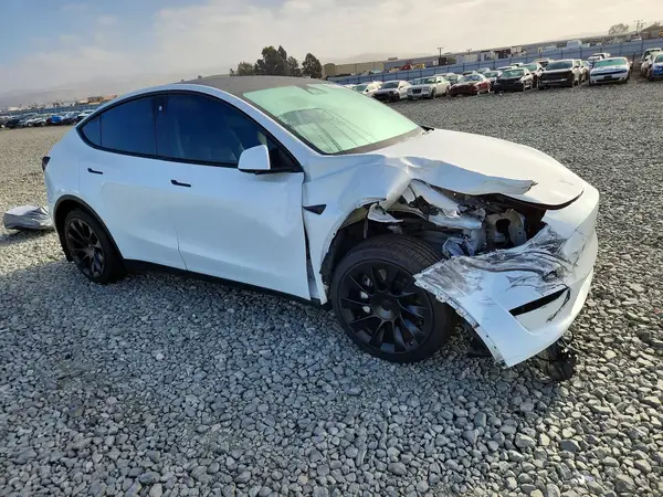 7SAYGDEE7PF690225 — 2023 Tesla Model Y, фото 4 с аукциона Copart, Передняя часть
