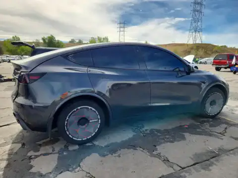 7SAYGDEEXPF706952 — 2023 Tesla Model Y, фото 3 с аукциона Copart, ПЕРЕДНЯЯ ЧАСТЬ