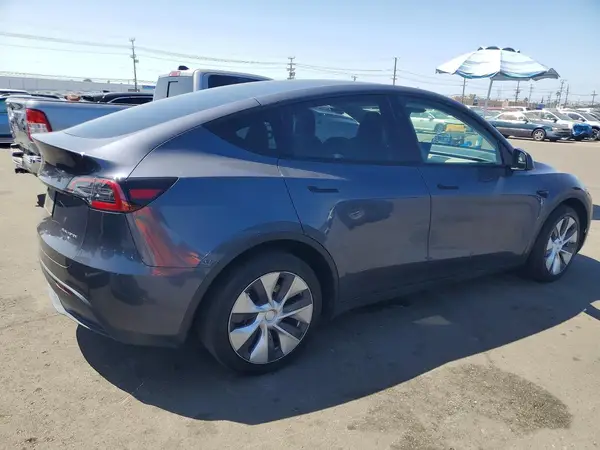 7SAYGDEE4PF880564 — 2023 Tesla Model Y, фото 3 с аукциона Copart, Боковая часть