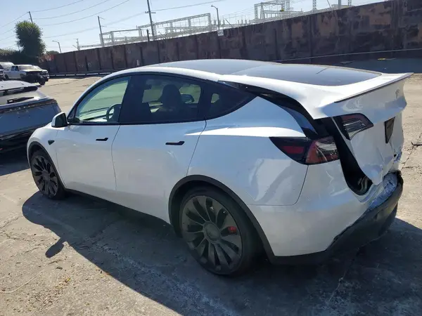 7SAYGDEF4PF694645 — 2023 Tesla Model Y, фото 2 с аукциона Copart, Задняя часть