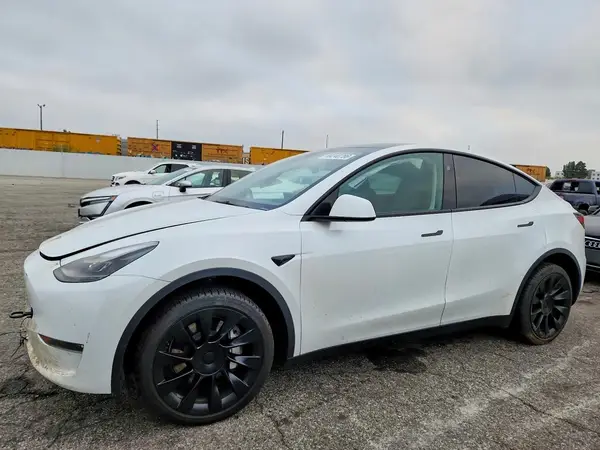 7SAYGDEE6PA188478 Tesla Model Y 2023 — повреждение Боковая часть, фото до ремонта