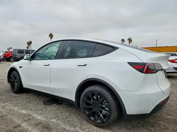 7SAYGDEE6PA188478 — 2023 Tesla Model Y, фото 2 с аукциона Copart 06.10.2026, Боковая часть