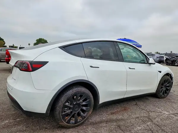 7SAYGDEE6PA188478 — 2023 Tesla Model Y, фото 3 с аукциона Copart 06.10.2026, Боковая часть